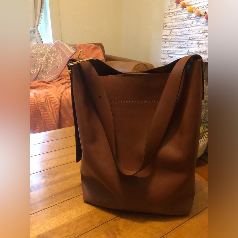 Madewell The Essential Bucket Tote in Warm Cinnamon